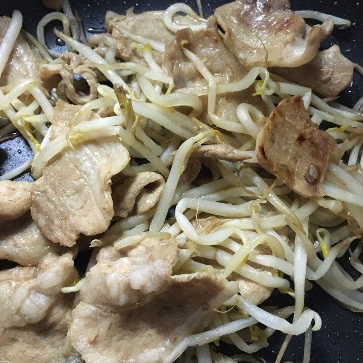 簡単大満足☆豚肉ともやしのオイスター炒め